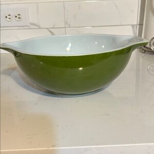 Vintage Pyrex avocado #444 4Qt Cinderella bowl.